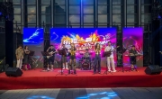 赴一场音乐节、逛一下特色市集，夏季音乐节让市民体验不一样的“小上海”夜生活！