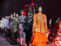 深圳时装周圆满落幕，辣条走秀成全场焦点