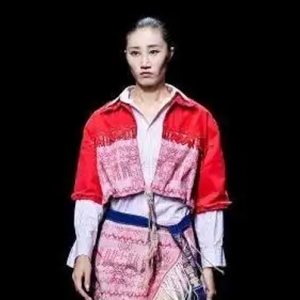 五指山黎锦苗绣服饰亮相中国国际时装周