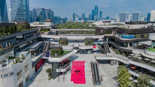 黄金周旅游季来袭，前滩太古里国际化多元业态首发汇集，时尚潮流品牌与国际美食齐聚打造上海品质生活新场域