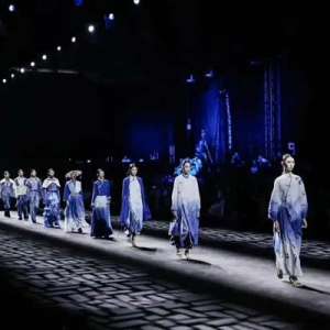 时尚+非遗！客家蓝衫走上2025广东时装周