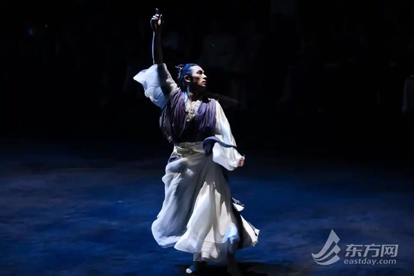 当“屈原”遇见T台 上海品牌亮相时装周，让《离骚》“穿”在身上