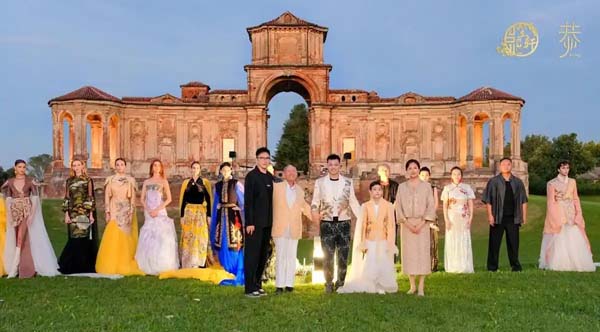 君佩黄金闪耀巴黎时装周：以黄金为媒，东方美学与世界时尚的共鸣