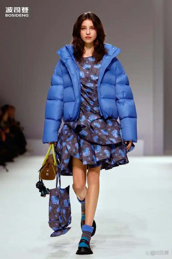 登陆巴黎时装周！波司登以轻暖科技重构羽绒服产品新高度