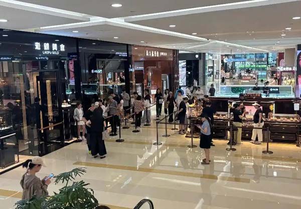 老铺黄金年内第三次提价，奢侈品黄金“越涨越买”