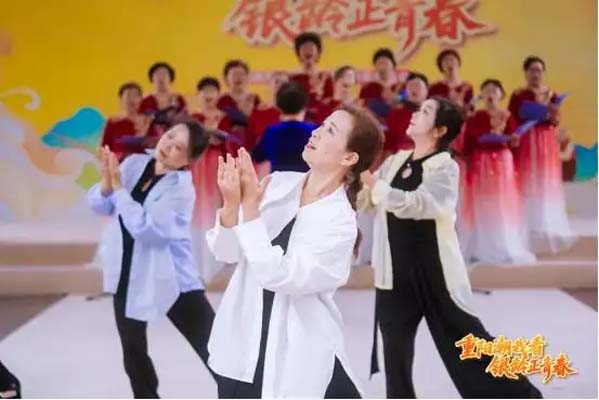 老人时装走秀、健康知识讲座 成都举行重阳节主题文明实践活动