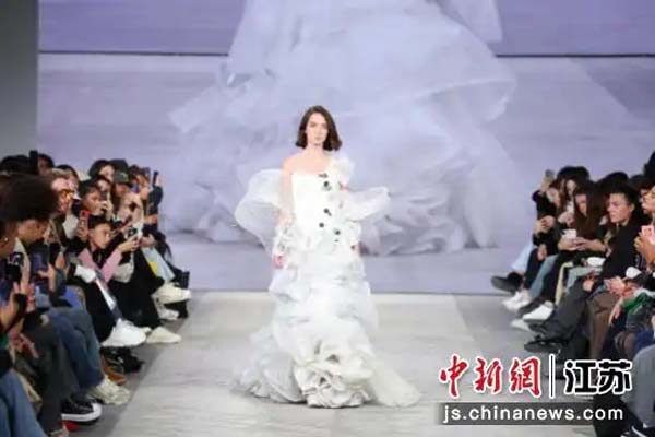 南京艺术学院优秀设计作品亮相意大利大学生时装周