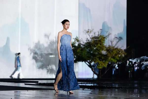 “兰亭序曲”李薇高级时装秀在柯桥举行