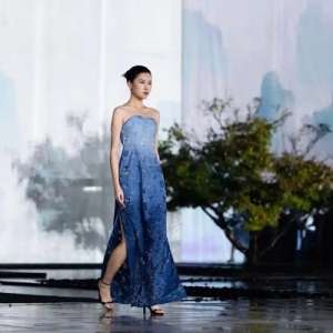 “兰亭序曲”李薇高级时装秀在柯桥举行
