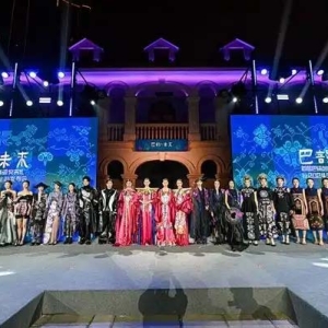 四场主题时尚大秀在观音桥商圈接续上演