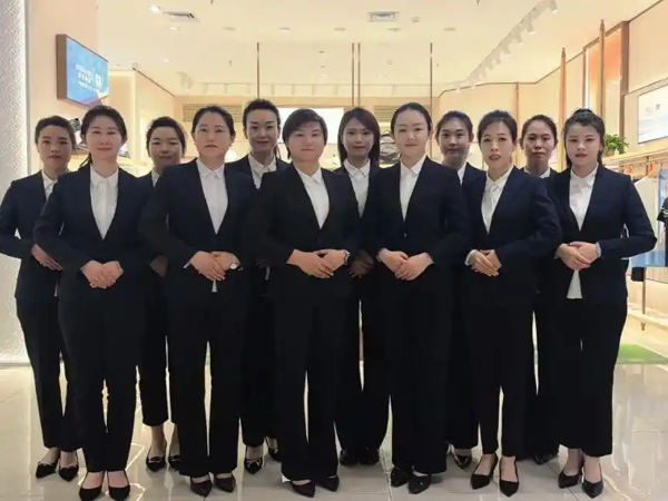 德百集团澳德乐时代广场男装商场荣获“全国工人先锋号”荣誉称号