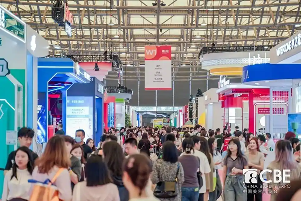时尚WEELY｜Happy Socks 中国全新设计概念全品类店落地成都万象城，第30届CBE中国美容博览会在上海启幕