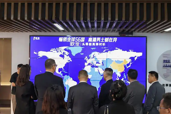 中国男装打入欧洲市场 罗马尼亚前总理考察欧定男装