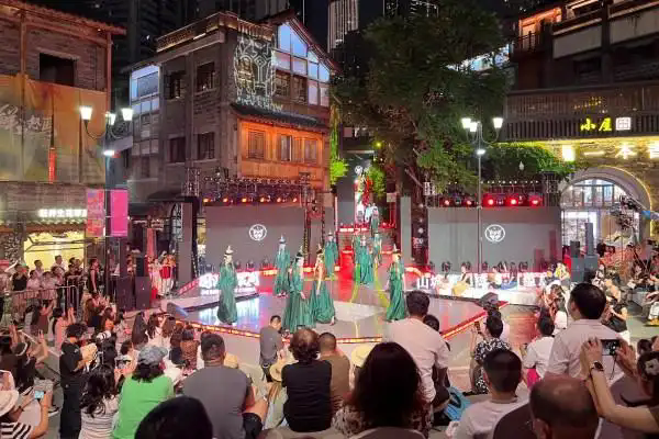 渝中：艺术赋能区域发展 2026重庆国潮时装周启幕
