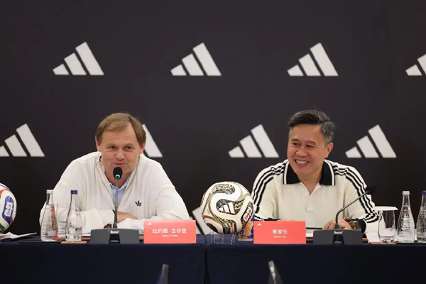 阿迪达斯如何打好专业与时尚两张牌？