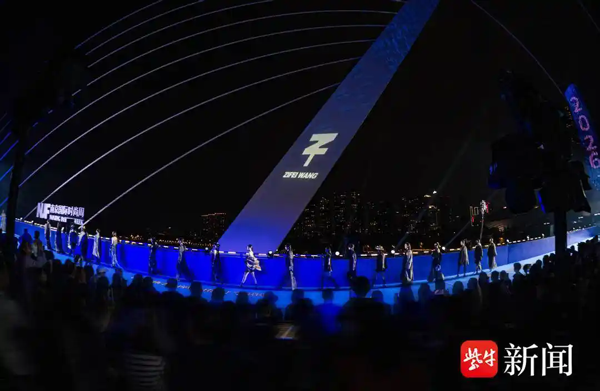 全国独一份！南京国际时尚周流量密码：把T台走秀搬进城市地标里