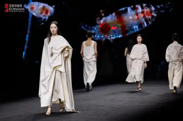 2026亚欧时装周在阿拉尔启幕，以时尚为纽带织就产业发展新图景