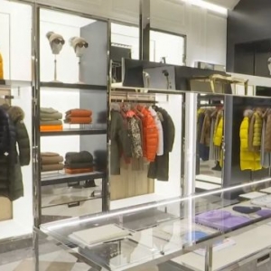 花1万6千多买的“奢侈品”羽绒服，大年初一打开一看，太丢人了