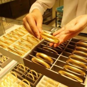 奢侈品涨价提销量，但年轻人不买账？反而在京东天猫唯品会抢黄金