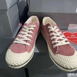 浙江慈溪，听闻前湾新区急需鞋子，古塘爱心企业立马出发了！