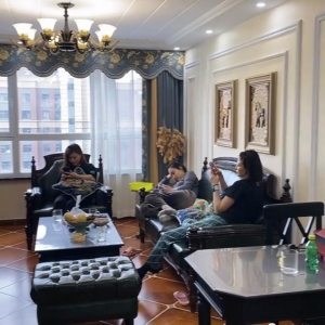 老婆闺蜜做客时小区被封，男主人忙疯：每天买菜刷碗伺候3个人