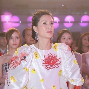 看了无修图下的李若彤，我再也不相信什么“冻龄美人”了！