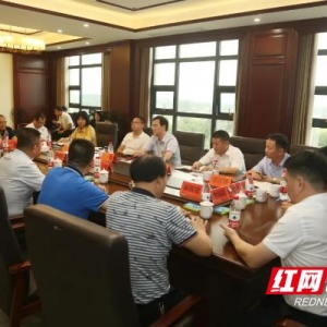 让服饰成为醴陵经济新增长点！王利波与服饰产业链民营经济代表餐叙