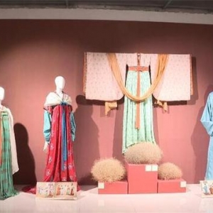 敦煌唐代服饰文化暨创新设计展与第五届敦煌服饰文化论坛开幕
