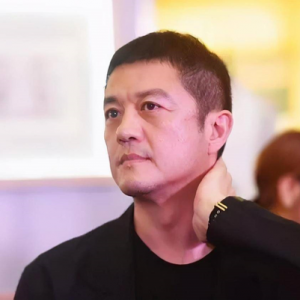 50岁李亚鹏计划拍电影，以导演身份复出，花10天写完一部剧本