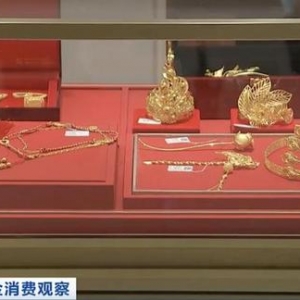 “扫金热”又起！黄金价格大降，投资金连跌两月！是入手的好时机吗？