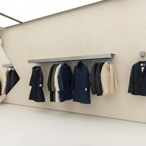 定价3000-7200元，SKYPEOPLE为职场新生代定制精品羽绒服