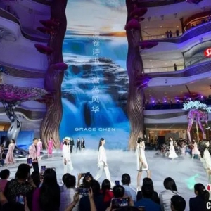 2023中国国际消费品博览会时装周开幕秀在海口举行