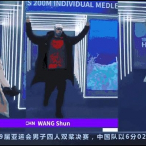 为什么游泳运动员出场时要穿羽绒服？