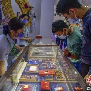 金价跌跌不休，“大金镯子”还能安排吗？