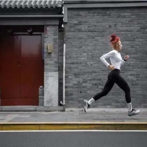 “慢跑鞋中的劳斯莱斯”投入特步怀抱，入驻闵行