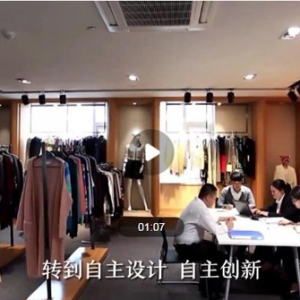 一键全球选料“量体裁衣” 看AI技术+3D建模数字化设计服装全流程