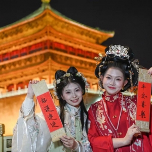 “新中式”穿搭火出圈，你会选它当“龙年战袍”吗？