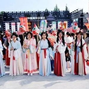 2024中华民族服饰展演暨阆中汉服纪在四川阆中古城开幕