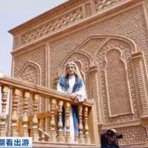 “春晚同款”变“爆款”！喀什古城掀起旅拍热，特色服装销量大增→