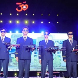 亲手设计制作服装78套！这场时装秀，400名学生上台演绎