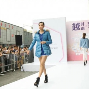 满满回忆杀，杭州摄影师拍下“中国服装第一街”的人生百态