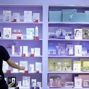 2023年国货美妆市场份额首超国际品牌！国货出海成行业趋势