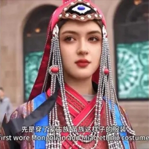 美国女孩演绎中国之美：我想穿遍56个民族服饰丨老外讲故事·中华文化圈粉记