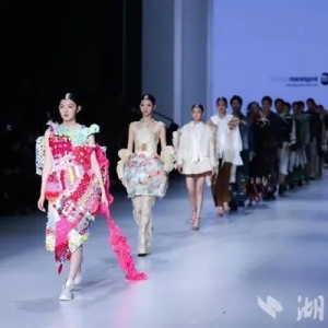湖北这所高校师生作品亮相武汉时装周