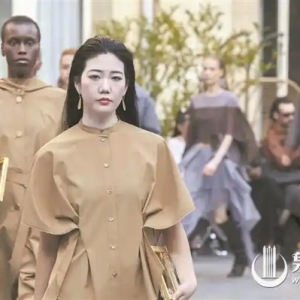 石狮服装设计师作品亮相巴黎时装周