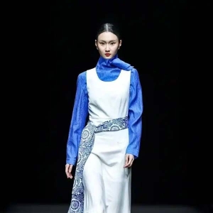 潍坊女孩郭凯若亮相中国国际时装周