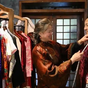 百年渝派旗袍演绎新时尚 华服之美海外受青睐