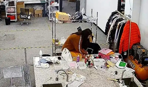 二手奢侈品店员“偷梁换柱”，用假货换取真包后低价卖出获利