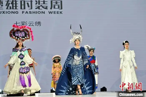 楚雄彝绣年产值破11亿元 “指尖技艺”变身“指尖经济”