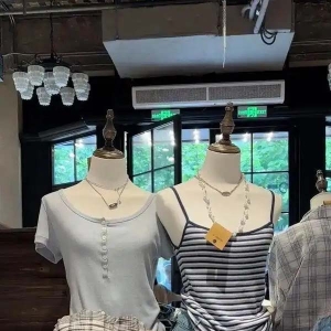 “成人女装竟比童装还小，试完后心态崩了”